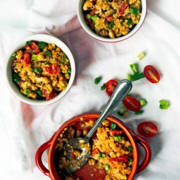 Kid Friendly One Pot Green Chili White Cheddar Mac and Cheese! Gluten free and super EASY to make in crock pot or oven. Perfect week night dinner to bring the whole family together in no time!